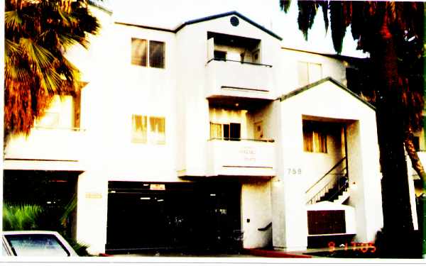 750 Rose Ave in Long Beach, CA - Foto de edificio - Building Photo