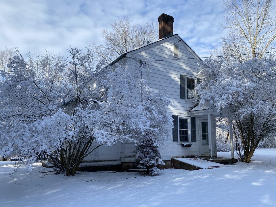 494 Oak Summit Rd in Millbrook, NY - Building Photo