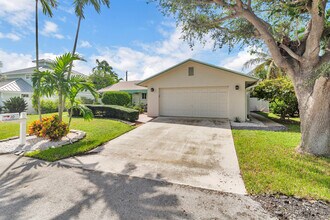 10 Sailfish Ln in Boynton Beach, FL - Building Photo - Building Photo