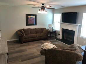 327 Hidden Creek Ln in Canton, GA - Building Photo - Building Photo