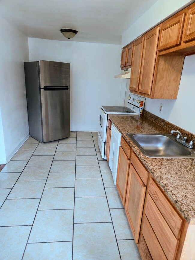 property at 729 E Morton St