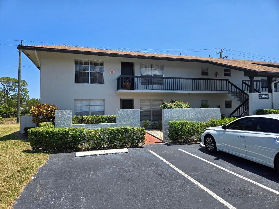 13648 Coconut Palm Ct in Delray Beach, FL - Foto de edificio