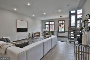 1024 Christian St in Philadelphia, PA - Building Photo