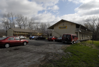 Aspen Creek Apartments in Kansas City, MO - Building Photo - Building Photo