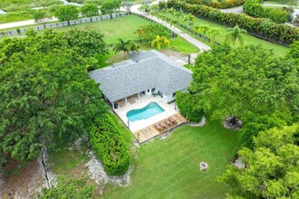 16881 Rustic Rd in Wellington, FL - Foto de edificio - Building Photo