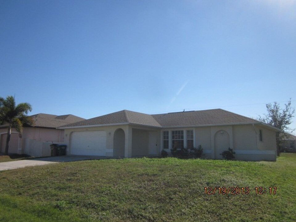 326 NE 23rd Terrace in Cape Coral, FL - Building Photo