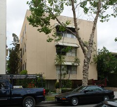 165 N Almont Dr in Beverly Hills, CA - Foto de edificio - Building Photo