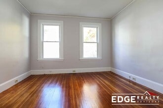 33 Palmer St, Unit L in Waltham, MA - Foto de edificio - Building Photo