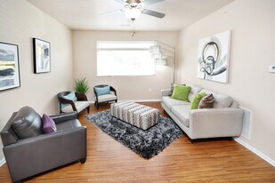 1131 Bertrand St in Manhattan, KS - Building Photo