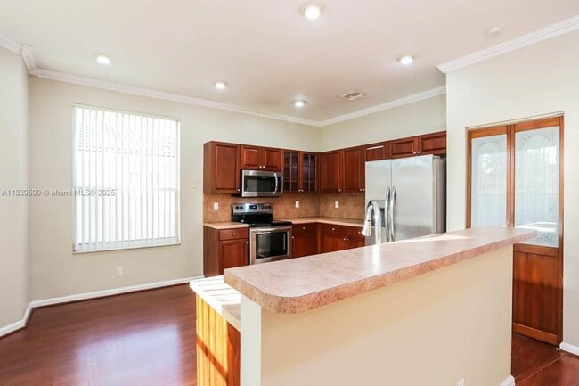 1560 SW 194th Ave in Pembroke Pines, FL - Building Photo - Building Photo