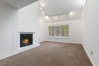 301 Post Rd E in Westport, CT - Building Photo - Building Photo