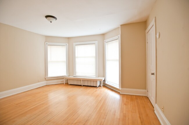 2216 E Ivanhoe Pl in Milwaukee, WI - Foto de edificio - Building Photo