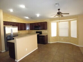 14082 W Rosewood Dr in Surprise, AZ - Building Photo - Building Photo