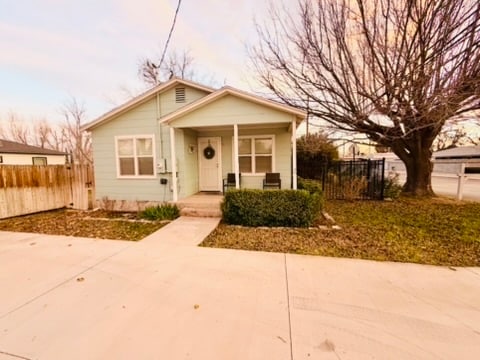 property at 998 N 6th St