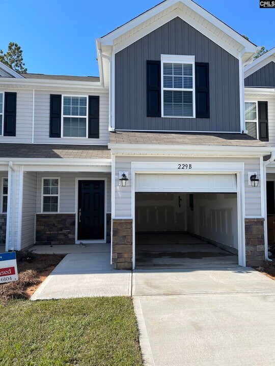 229 Pne Pt Rd in Lugoff, SC - Building Photo