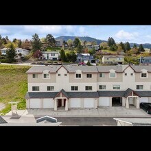825 Crestmont Way, Unit E in Missoula, MT - Building Photo - Building Photo
