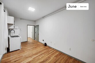 239 W 63rd St in New York, NY - Foto de edificio - Building Photo