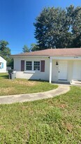 3104 Azalea Dr in North Charleston, SC - Building Photo