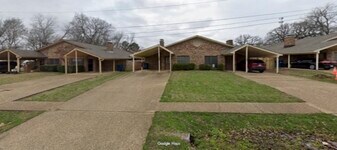 525 Broad St in Chandler, TX - Building Photo