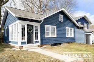 4910 Winthrop Ave in Indianapolis, IN - Building Photo