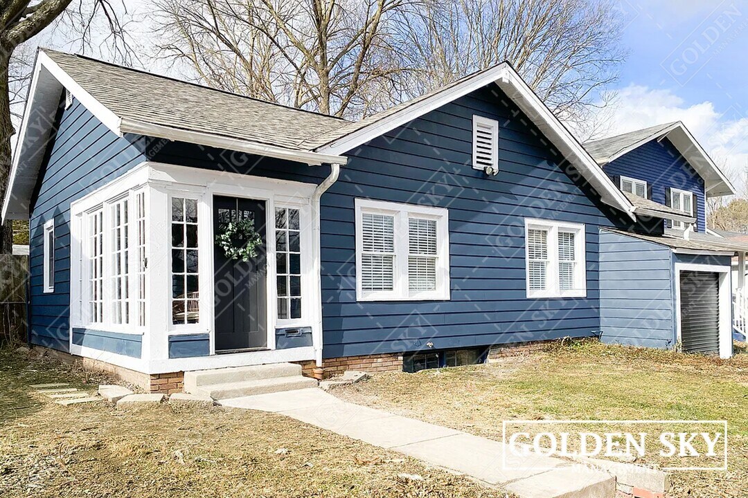 4910 Winthrop Ave in Indianapolis, IN - Building Photo