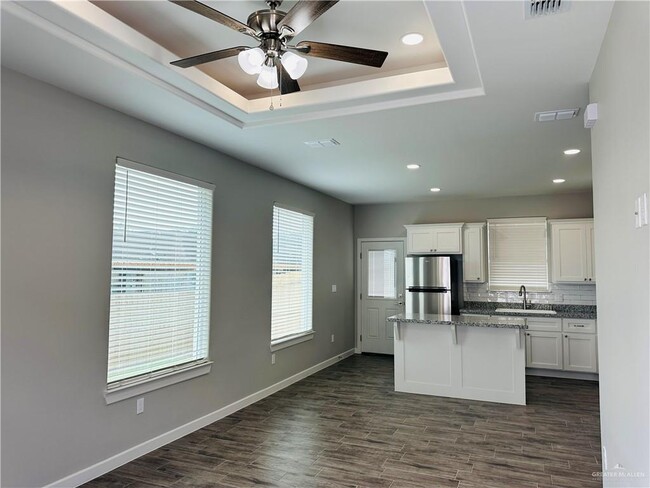 1005 Sugar Gdn Dr, Unit 4 in Pharr, TX - Building Photo - Building Photo