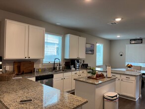 14031 Chinook Dr in Conroe, TX - Foto de edificio - Building Photo