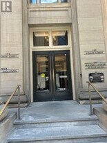 197 Yonge St in Toronto, ON - Building Photo