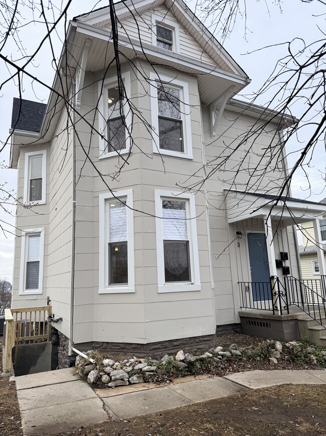 3 E Overlea Ave, Unit 2 in Baltimore, MD - Foto de edificio - Building Photo