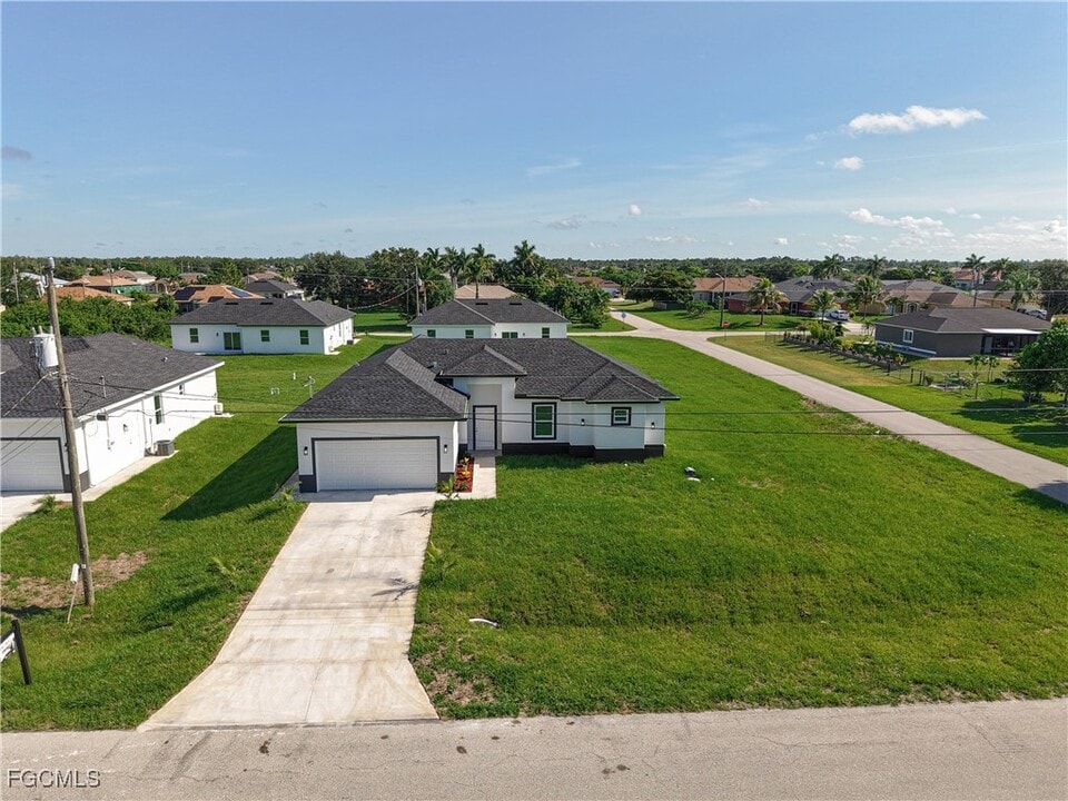 5002 Bygone St in Lehigh Acres, FL - Building Photo