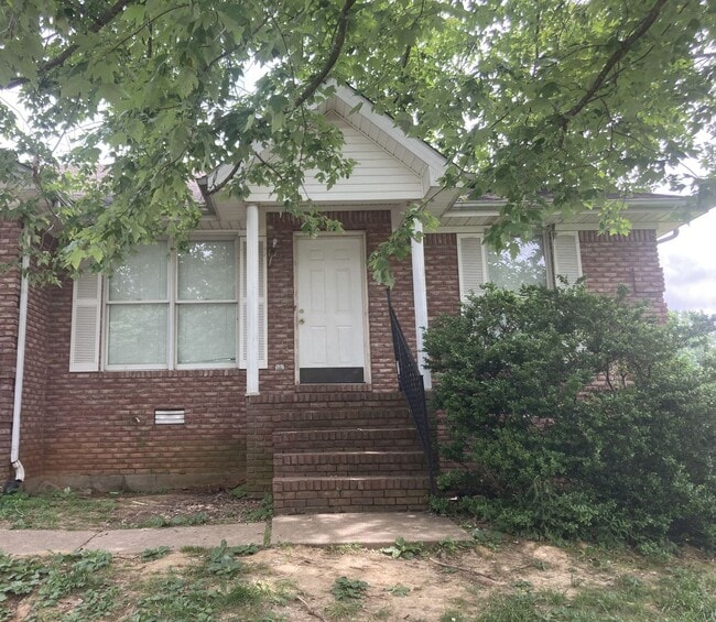 property at 1402 Valleywood Dr