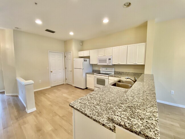 860 Hampton Cir in Naples, FL - Building Photo - Building Photo