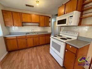 318 Bruce St in Warner Robins, GA - Building Photo - Building Photo