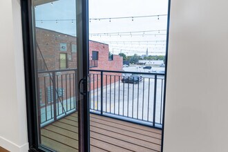 Adams Street Center in Peoria, IL - Foto de edificio - Building Photo