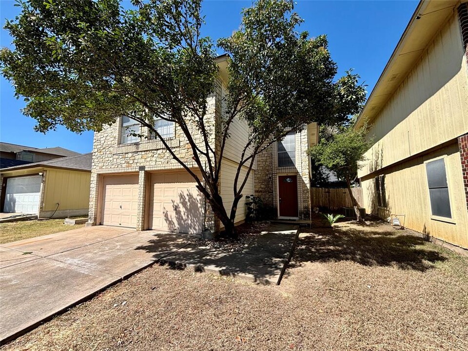 810 Smoke Signal Pass in Pflugerville, TX - Building Photo