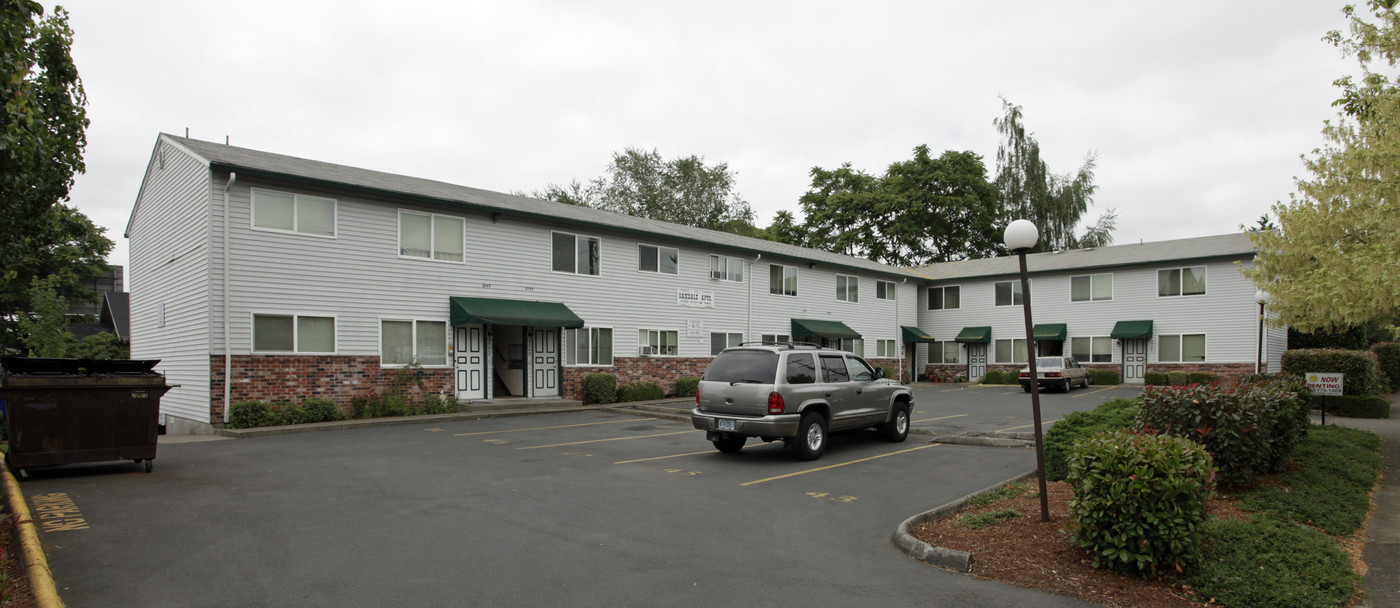 Oakdale Apartments in Portland, OR - Building Photo