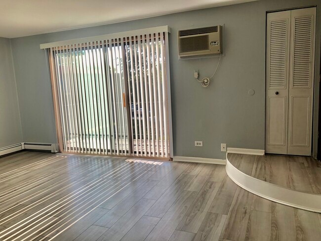 624 W 65th St in Westmont, IL - Building Photo - Building Photo