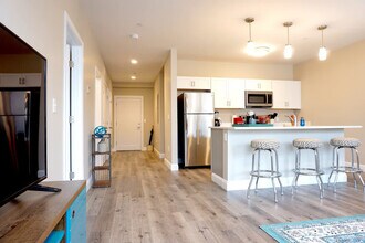 140 Pearl St in Chelsea, MA - Foto de edificio - Building Photo