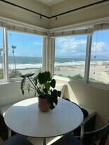 124 45th St, Unit A in Manhattan Beach, CA - Building Photo