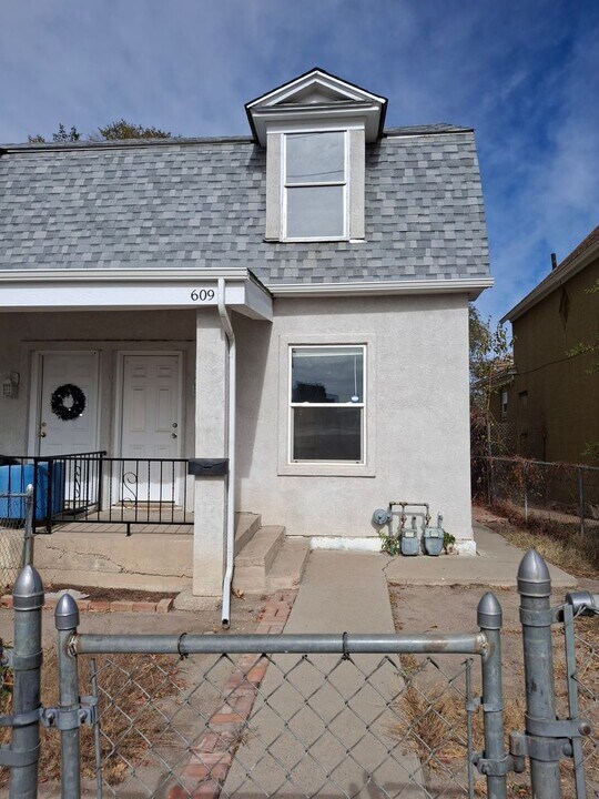 609 W 8th St in Pueblo, CO - Building Photo