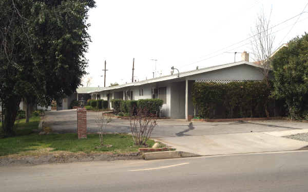 12716 4th St in Yucaipa, CA - Foto de edificio