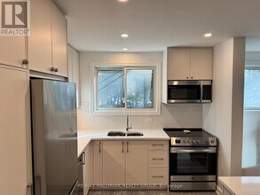 1952 Bromley Rd in Ottawa, ON - Building Photo - Building Photo