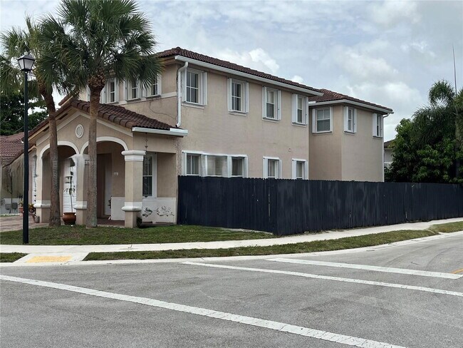 9140 SW 153rd Ave in Miami, FL - Building Photo - Building Photo