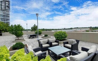 151 Village Green Square in Toronto, ON - Building Photo