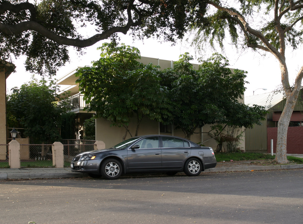 459 N Carmelo Ave in Pasadena, CA - Building Photo