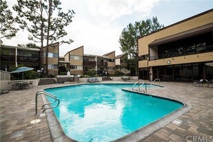 5950 Canterbury Dr, Unit C214 in Culver City, CA - Building Photo