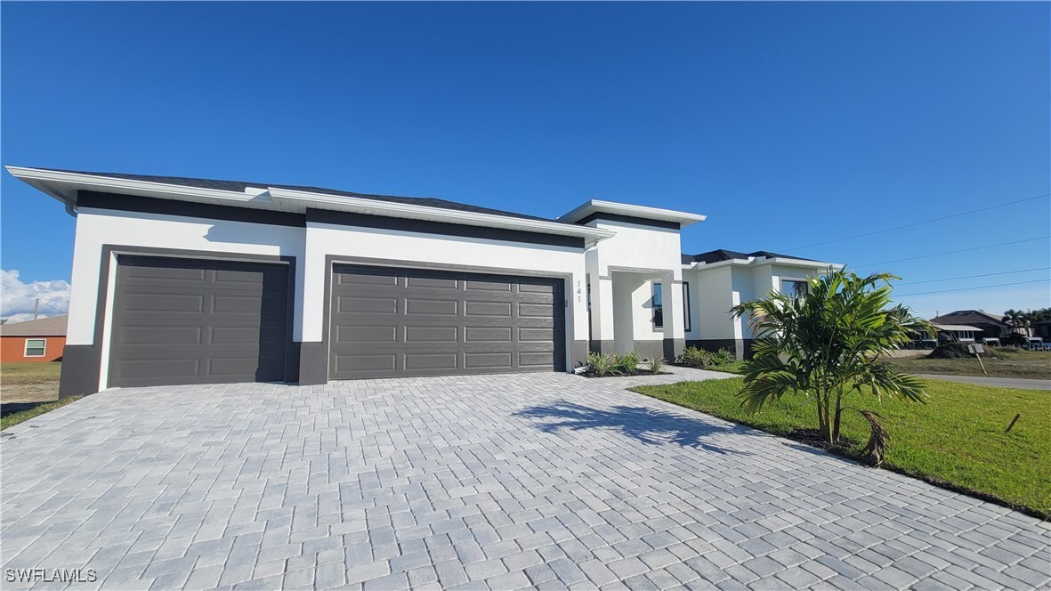 141 SW 37th Pl in Cape Coral, FL - Foto de edificio