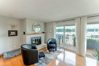 6339 Saint Croix Trl N in Stillwater, MN - Foto de edificio - Building Photo