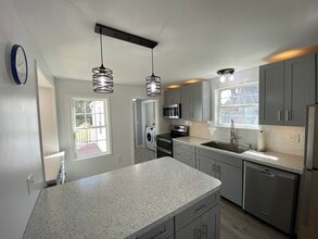 74 Moore Ave in Warren, MA - Building Photo - Building Photo