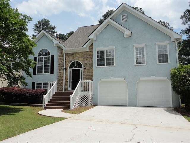 1335 Timber Walk Dr in Loganville, GA - Building Photo